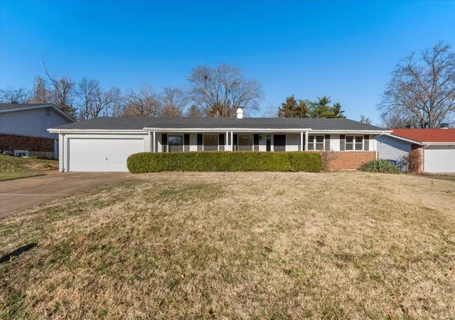 Photo 1 of Sale Pending at 1211 Timber Run Dr, Saint Louis, MO 63146 | MLS# 25014446 | Listing updated on 2025-03-18