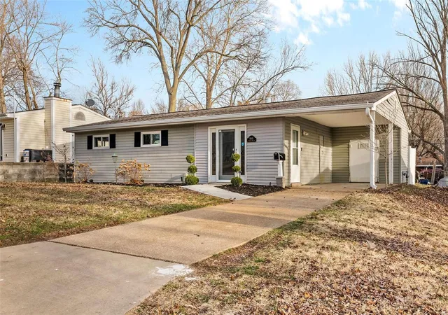 Photo 1 of Sale Pending at 9501 Margo Ann Ln, Saint Louis, MO 63134 | MLS# 25014448 | Listing updated on 2025-03-18