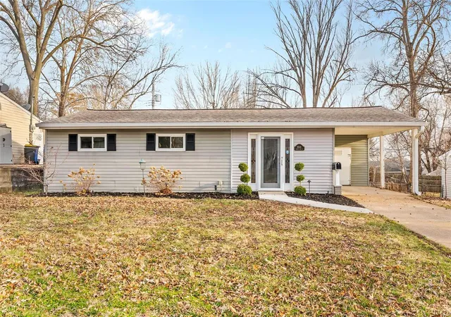 Photo 2 of Sale Pending at 9501 Margo Ann Ln, Saint Louis, MO 63134 | MLS# 25014448 | Listing updated on 2025-03-18