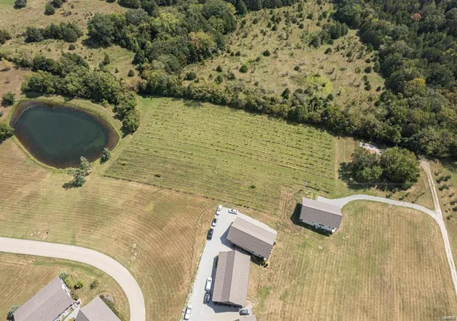Homes for sale in Sainte Genevieve, MO | 24345 State Route Ww, Sainte Genevieve, MO 63670 | Houzeo