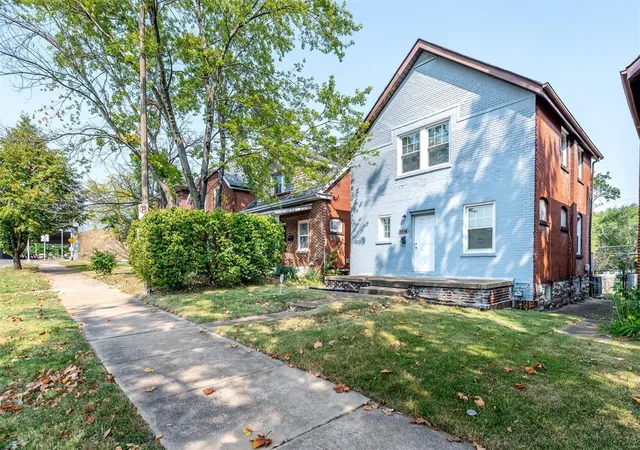 Photo 2 of Single family home for sale at 1210 Mccausland Ave, Saint Louis, MO 63117 | MLS# 25014483 | Listing updated on 2025-03-17