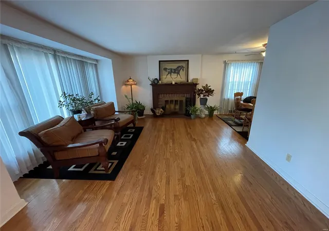 Photo 3 of Single family home for sale at 1023 Woodbine Dr, Saint Louis, MO 63126 | MLS# 25014511 | Listing updated on 2025-03-12