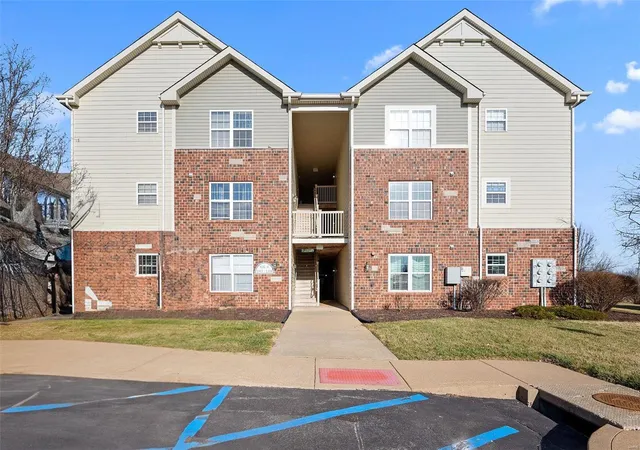 Photo 1 of Single family home for sale at 1324 Piedmont Cir, Saint Peters, MO 63304 | MLS# 25014523 | Listing updated on 2025-03-17