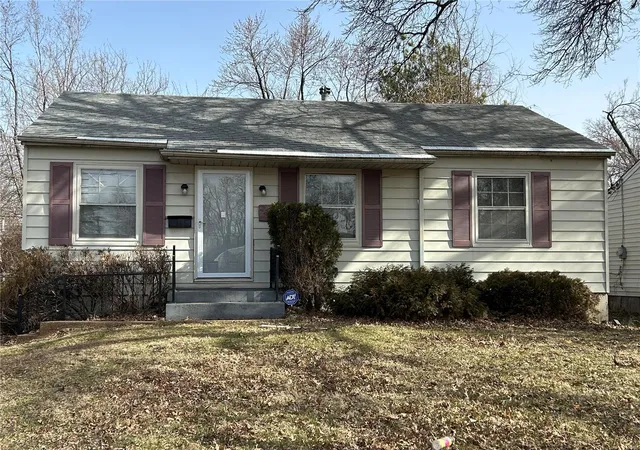 Photo 1 of Sale Pending at 223 Midlothian Rd, Saint Louis, MO 63137 | MLS# 25014540 | Listing updated on 2025-03-18