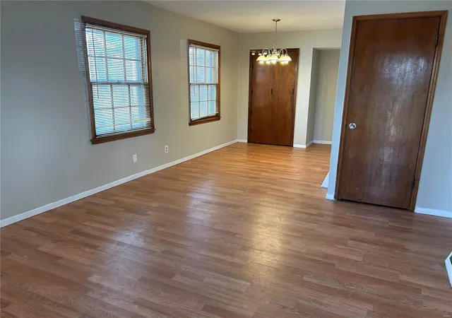 Photo 3 of Sale Pending at 223 Midlothian Rd, Saint Louis, MO 63137 | MLS# 25014540 | Listing updated on 2025-03-18