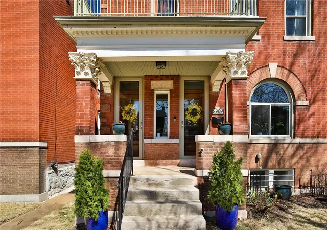 Photo 1 of Single family home for sale at 3909 Hartford St, Saint Louis, MO 63116 | MLS# 25014563 | Listing updated on 2025-03-19
