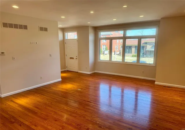 Photo 2 of Townhouse for sale at 4224 Laclede Ave #C, Saint Louis, MO 63108 | MLS# 25014594 | Listing updated on 2025-03-19