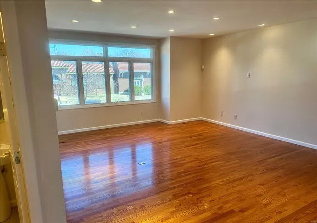 Photo 3 of Townhouse for sale at 4224 Laclede Ave #C, Saint Louis, MO 63108 | MLS# 25014594 | Listing updated on 2025-03-19