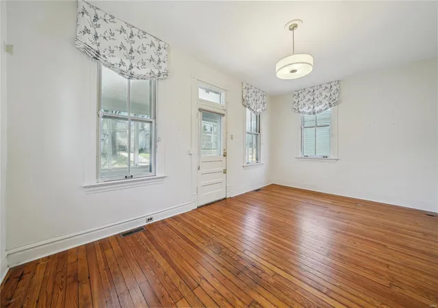 Photo 3 of Single family home for sale at 667 Atalanta Ave, Saint Louis, MO 63119 | MLS# 25014597 | Listing updated on 2025-03-20