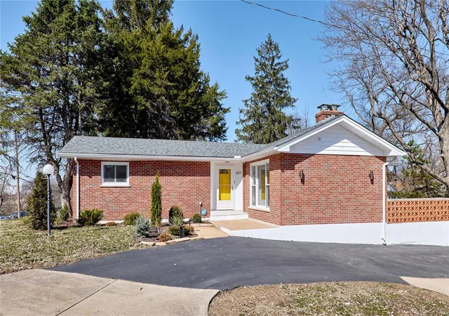 Photo 1 of Single family home for sale at 601 Brotherton Ln, Saint Louis, MO 63135 | MLS# 25014600 | Listing updated on 2025-03-13