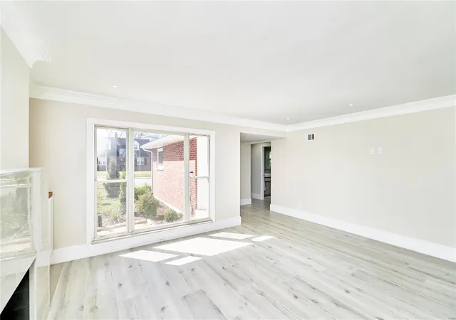 Photo 3 of Single family home for sale at 601 Brotherton Ln, Saint Louis, MO 63135 | MLS# 25014600 | Listing updated on 2025-03-13