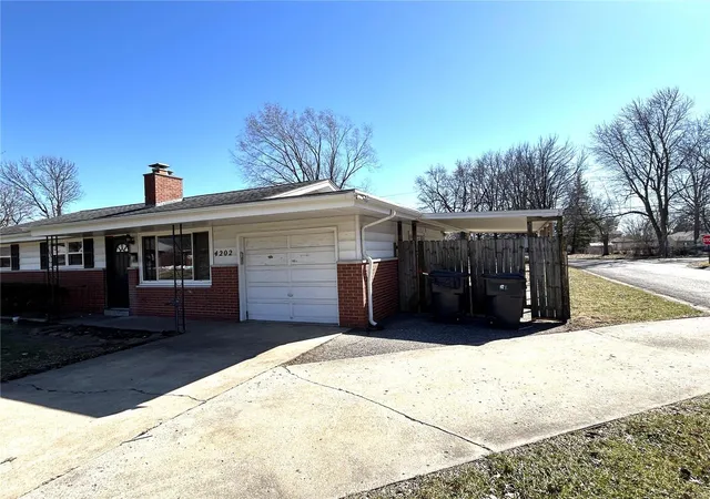 Photo 3 of Single family home for sale at 4202 Shirley Dr, Belleville, IL 62226 | MLS# 25014636 | Listing updated on 2025-03-13