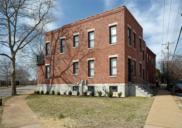 Photo 1 of Single family home for sale at 1204 Lynch St, Saint Louis, MO 63118 | MLS# 25014641 | Listing updated on 2025-03-14