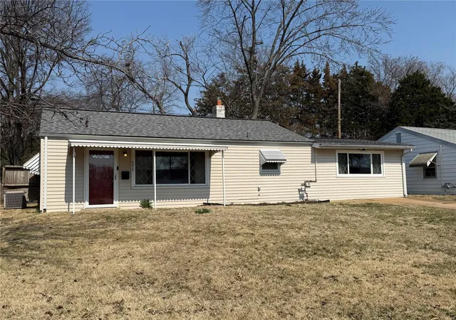 Photo 1 of Single family home for sale at 6437 Vita Dr, Saint Louis, MO 63123 | MLS# 25014644 | Listing updated on 2025-03-18
