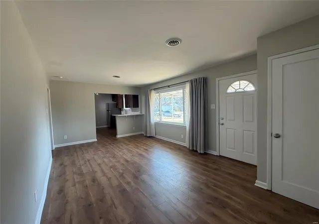 Photo 2 of Single family home for sale at 6437 Vita Dr, Saint Louis, MO 63123 | MLS# 25014644 | Listing updated on 2025-03-18