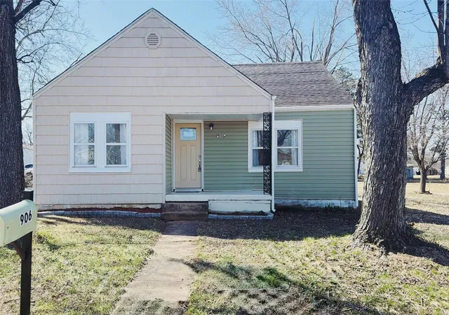 Photo 1 of Single family home for sale at 906 High St, Fredericktown, MO 63645 | MLS# 25014665 | Listing updated on 2025-03-13