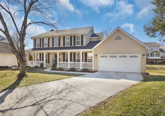 Photo 2 of Sale Pending at 411 Fox Lair Dr, Saint Charles, MO 63303 | MLS# 25014674 | Listing updated on 2025-03-18