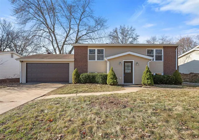 Photo 1 of Single family home for sale at 1213 Clairmont Ln, Saint Charles, MO 63303 | MLS# 25014688 | Listing updated on 2025-03-13