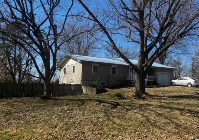 Photo 2 of Single family home for sale at 911 N Poplar, Dexter, MO 63841 | MLS# 25014721 | Listing updated on 2025-03-12
