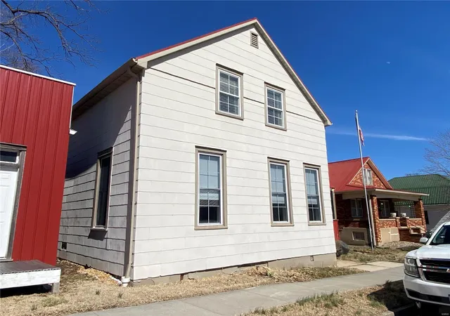 Photo 2 of Single family home for sale at 209 E 3rd St, Hermann, MO 65041 | MLS# 25014753 | Listing updated on 2025-03-12