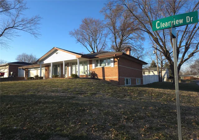 Photo 2 of Single family home for sale at 1300 Clearview, Saint Charles, MO 63303 | MLS# 25014777 | Listing updated on 2025-03-19