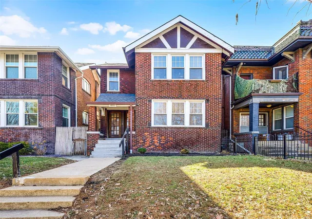 Photo 1 of Single family home for sale at 4810 Arsenal St, Saint Louis, MO 63116 | MLS# 25014779 | Listing updated on 2025-03-13