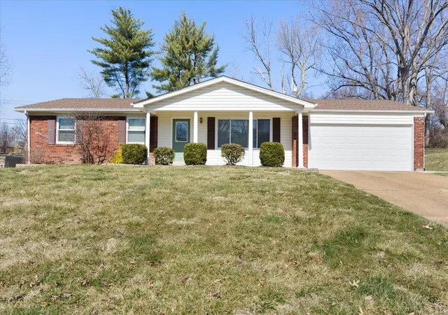 Photo 1 of Sale Pending at 12219 Belwyn Dr, Saint Louis, MO 63146 | MLS# 25014782 | Listing updated on 2025-03-17