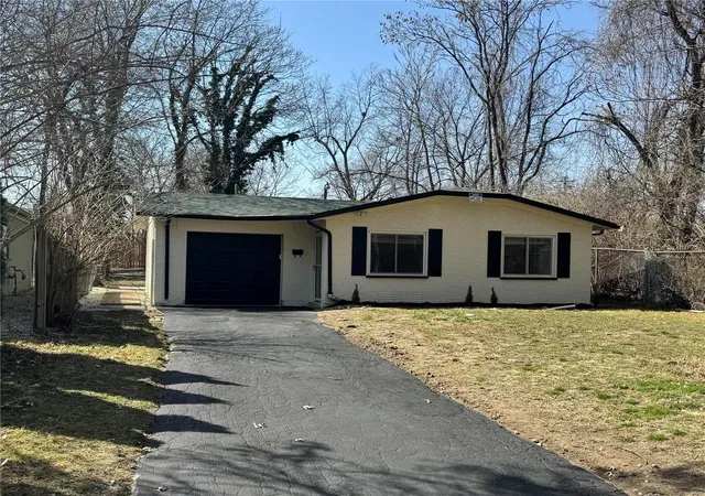 Photo 1 of Single family home for sale at 817 Yale Ave, Saint Louis, MO 63130 | MLS# 25014793 | Listing updated on 2025-03-19