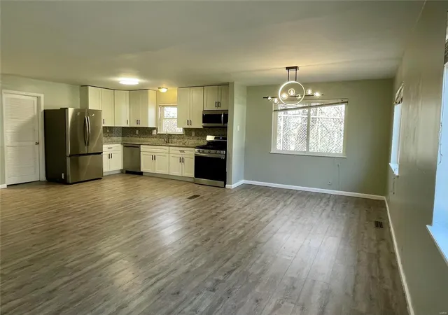 Photo 3 of Single family home for sale at 817 Yale Ave, Saint Louis, MO 63130 | MLS# 25014793 | Listing updated on 2025-03-19