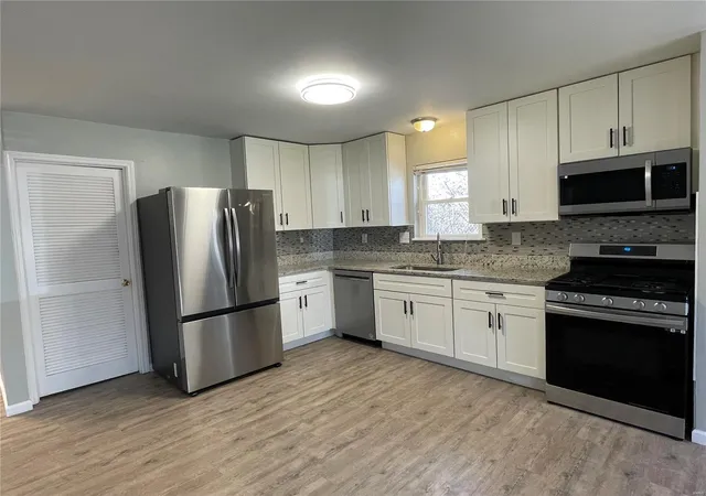 Photo 3 of Single family home for sale at 817 Yale Ave, Saint Louis, MO 63130 | MLS# 25014793 | Listing updated on 2025-03-19