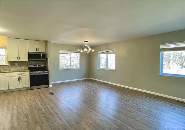 Photo 4 of Single family home for sale at 817 Yale Ave, Saint Louis, MO 63130 | MLS# 25014793 | Listing updated on 2025-03-19