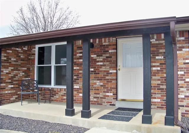 Photo 2 of Single family home for sale at 3041 Armona Dr, Saint Louis, MO 63129 | MLS# 25014853 | Listing updated on 2025-03-22