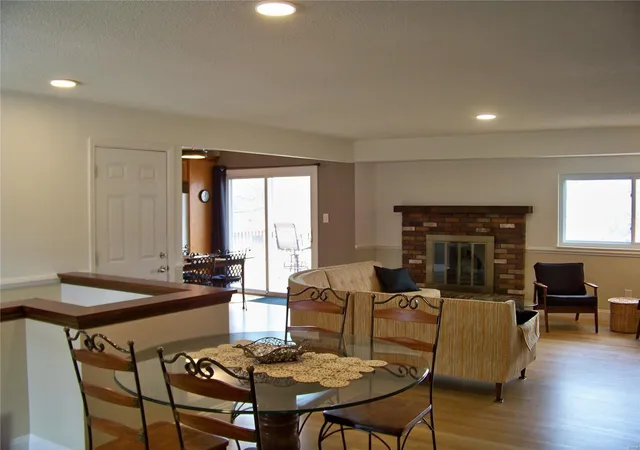 Photo 3 of Single family home for sale at 3041 Armona Dr, Saint Louis, MO 63129 | MLS# 25014853 | Listing updated on 2025-03-22