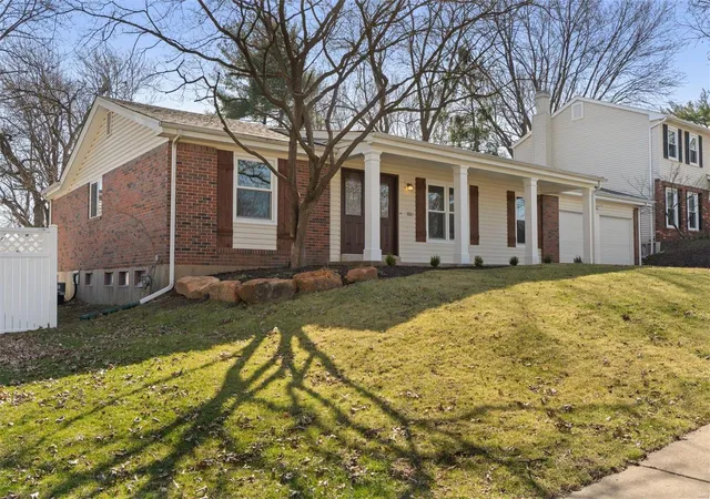 Photo 2 of Single family home for sale at 1512 Shadyside Ln, Saint Louis, MO 63146 | MLS# 25014882 | Listing updated on 2025-03-20