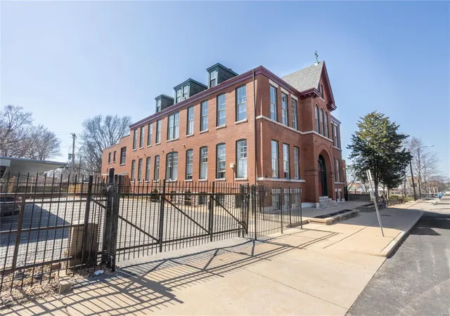 Listing Photo 2 - Condo for sale in building located at 2216 Sidney St, St. Louis, MO 63104 - Unit #10