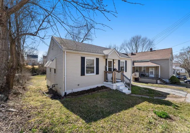 Photo 3 of Single family home for sale at 340 Lagro Ave, Saint Louis, MO 63125 | MLS# 25014914 | Listing updated on 2025-03-13