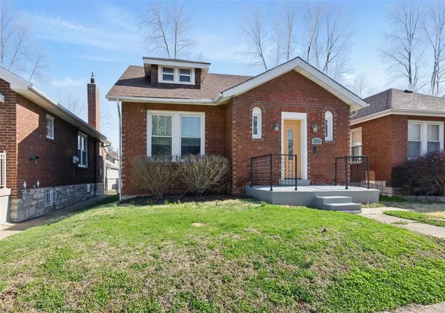 Photo 1 of Single family home for sale at 4079 Quincy St, Saint Louis, MO 63116 | MLS# 25014918 | Listing updated on 2025-03-26