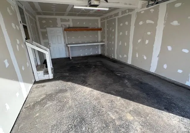 Photo 11 of Single family home for sale at 5003 Terry Dr, Alton, IL 62002 | MLS# 25014935 | Listing updated on 2025-03-15