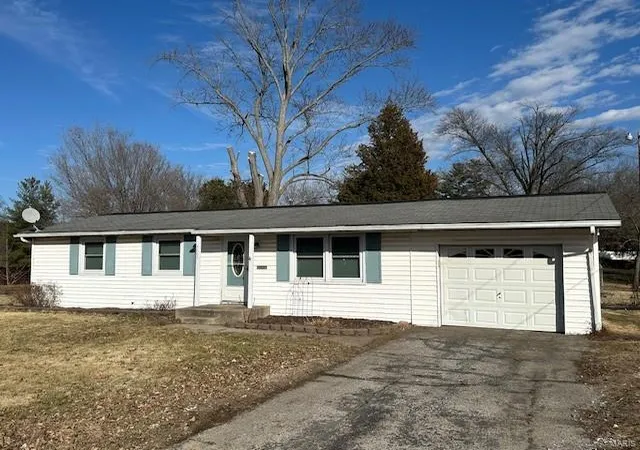 Photo 1 of Single family home for sale at 5003 Terry Dr, Alton, IL 62002 | MLS# 25014935 | Listing updated on 2025-03-15