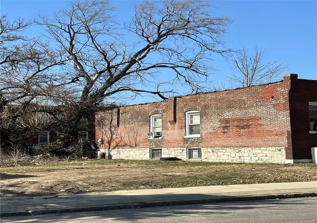 Photo 3 of Single family home for sale at 4223 Fair Ave, Saint Louis, MO 63115 | MLS# 25015044 | Listing updated on 2025-03-17