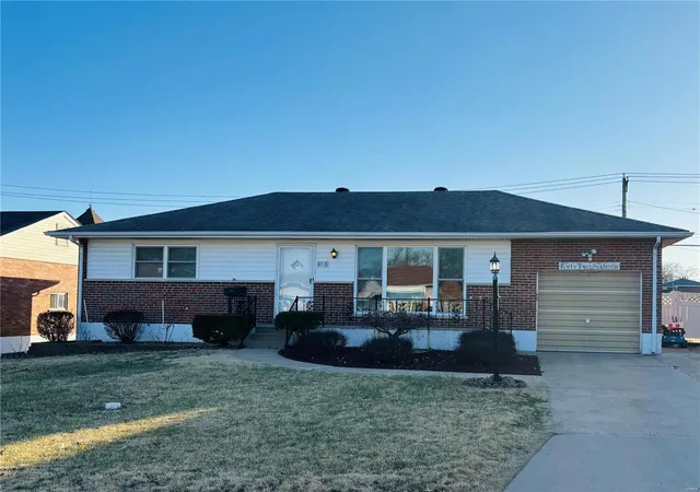Photo 1 of Single family home for sale at 4216 Santen Dr, Saint Louis, MO 63123 | MLS# 25015070 | Listing updated on 2025-03-16