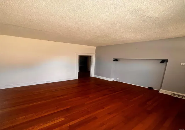 Photo 4 of Single family home for sale at 6451 S Kingshighway Blvd, Saint Louis, MO 63109 | MLS# 25015102 | Listing updated on 2025-03-20