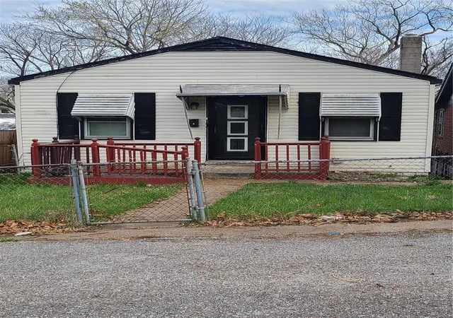 Photo 1 of Single family home for sale at 1214 Iona Ave, Saint Louis, MO 63133 | MLS# 25015105 | Listing updated on 2025-03-13