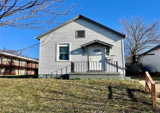 Photo 1 of Single family home for sale at 4327 Chippewa St, Saint Louis, MO 63116 | MLS# 25015111 | Listing updated on 2025-03-15