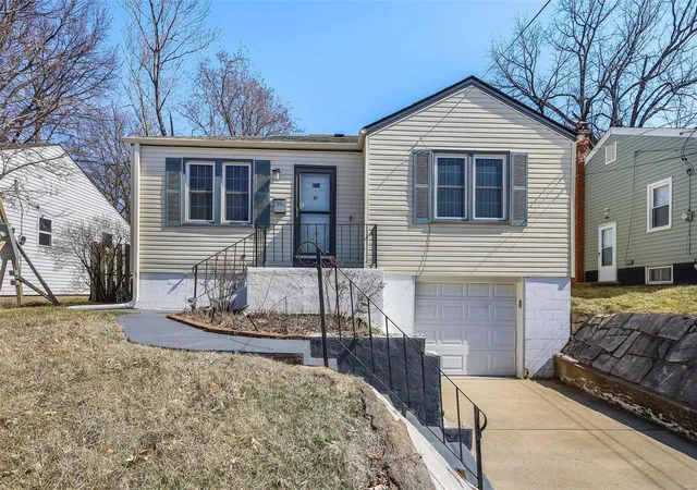 Photo 1 of Single family home for sale at 2994 Walton Rd, Saint Louis, MO 63114 | MLS# 25015124 | Listing updated on 2025-03-20