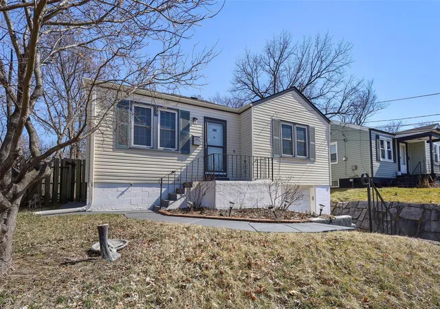 Photo 2 of Single family home for sale at 2994 Walton Rd, Saint Louis, MO 63114 | MLS# 25015124 | Listing updated on 2025-03-20