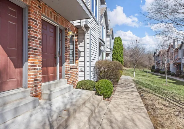 Photo 2 of Sale Pending at 4504 Sherman Park Dr #12D, Saint Charles, MO 63303 | MLS# 25015125 | Listing updated on 2025-03-19