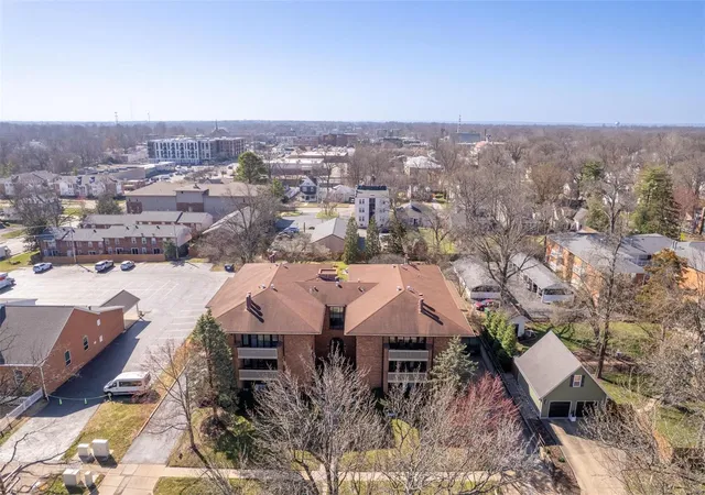 Photo 2 of Condo for sale at 120 W Essex Ave #1A, Saint Louis, MO 63122 | MLS# 25015159 | Listing updated on 2025-03-19