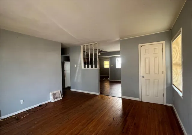 Photo 3 of Sale Pending at 336 Lanark Rd, Saint Louis, MO 63137 | MLS# 25015229 | Listing updated on 2025-03-18