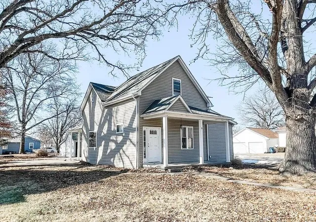 Photo 1 of Single family home for sale at 201 S Front St, Okawville, IL 62271 | MLS# 25015263 | Listing updated on 2025-03-20